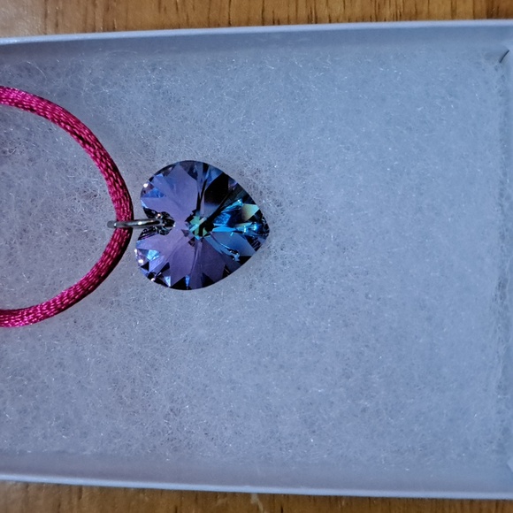 Rose Garden Crystal Heart Necklace - Picture 3 of 6